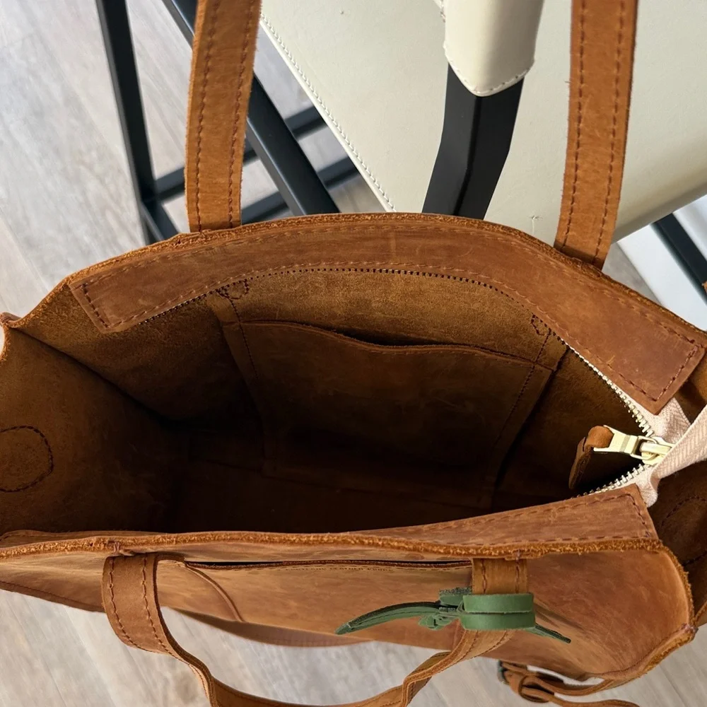 Portland Leather Tote - Picture 4 of 4